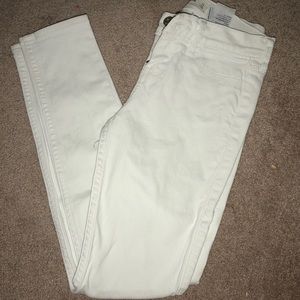 White Abercrombie kids skinny jeans